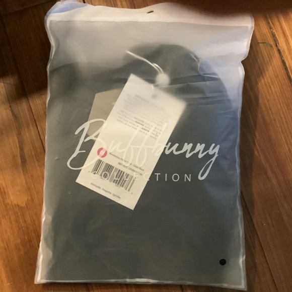 Buffbunny Halter Crop Sports Bra - Picture 3 of 3